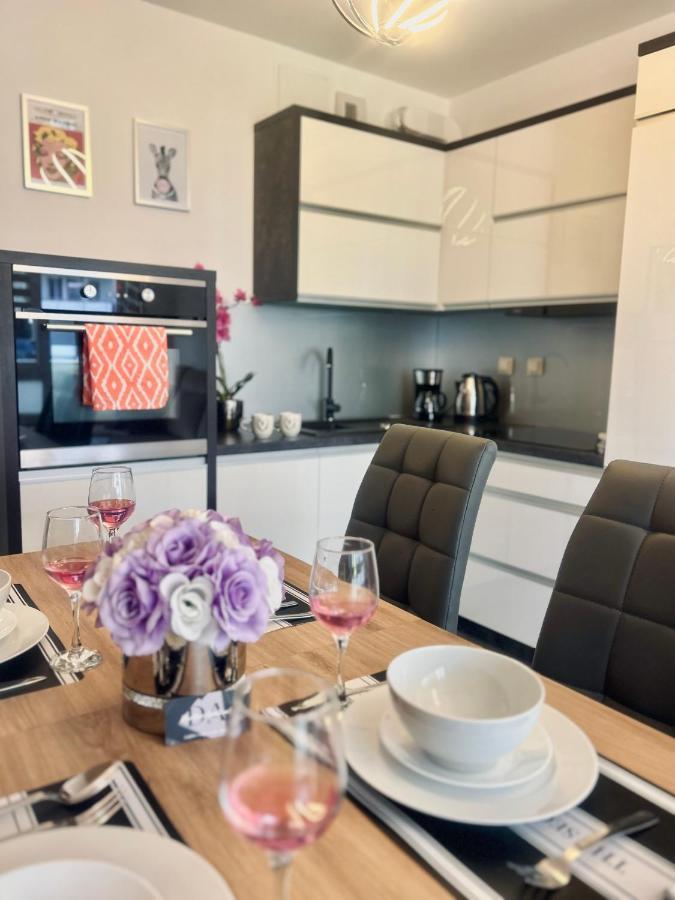 Downtownapartments Andy Air-Conditioned, Underground Parking Available Rzeszów Buitenkant foto