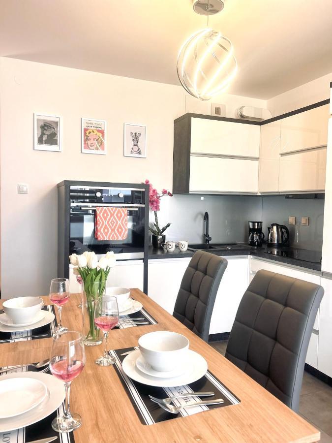 Downtownapartments Andy Air-Conditioned, Underground Parking Available Rzeszów Buitenkant foto